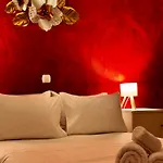 فيلة Gaia Navarino *